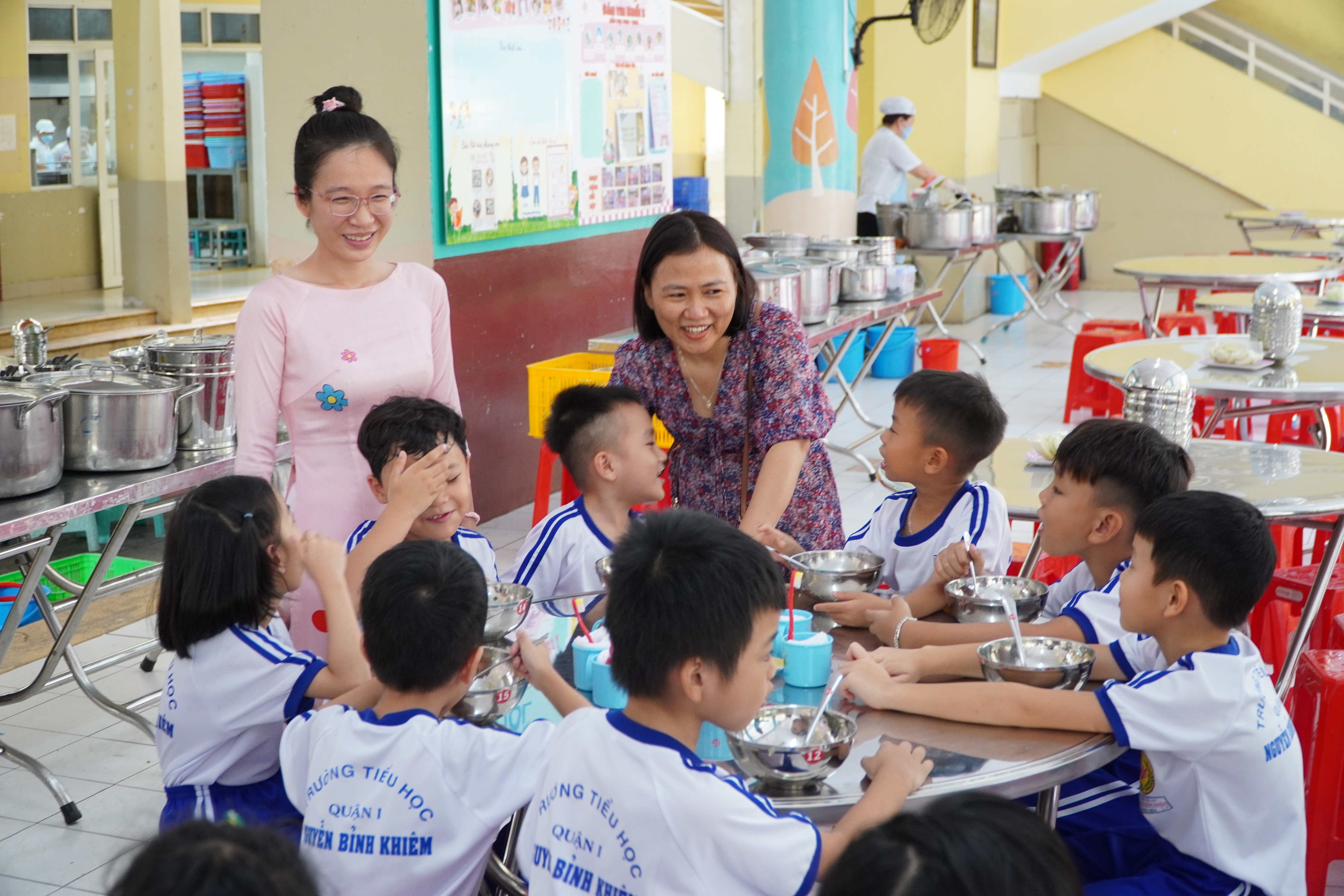 Phụ huynh cần biết các khoản phí ăn bán trú tại trường