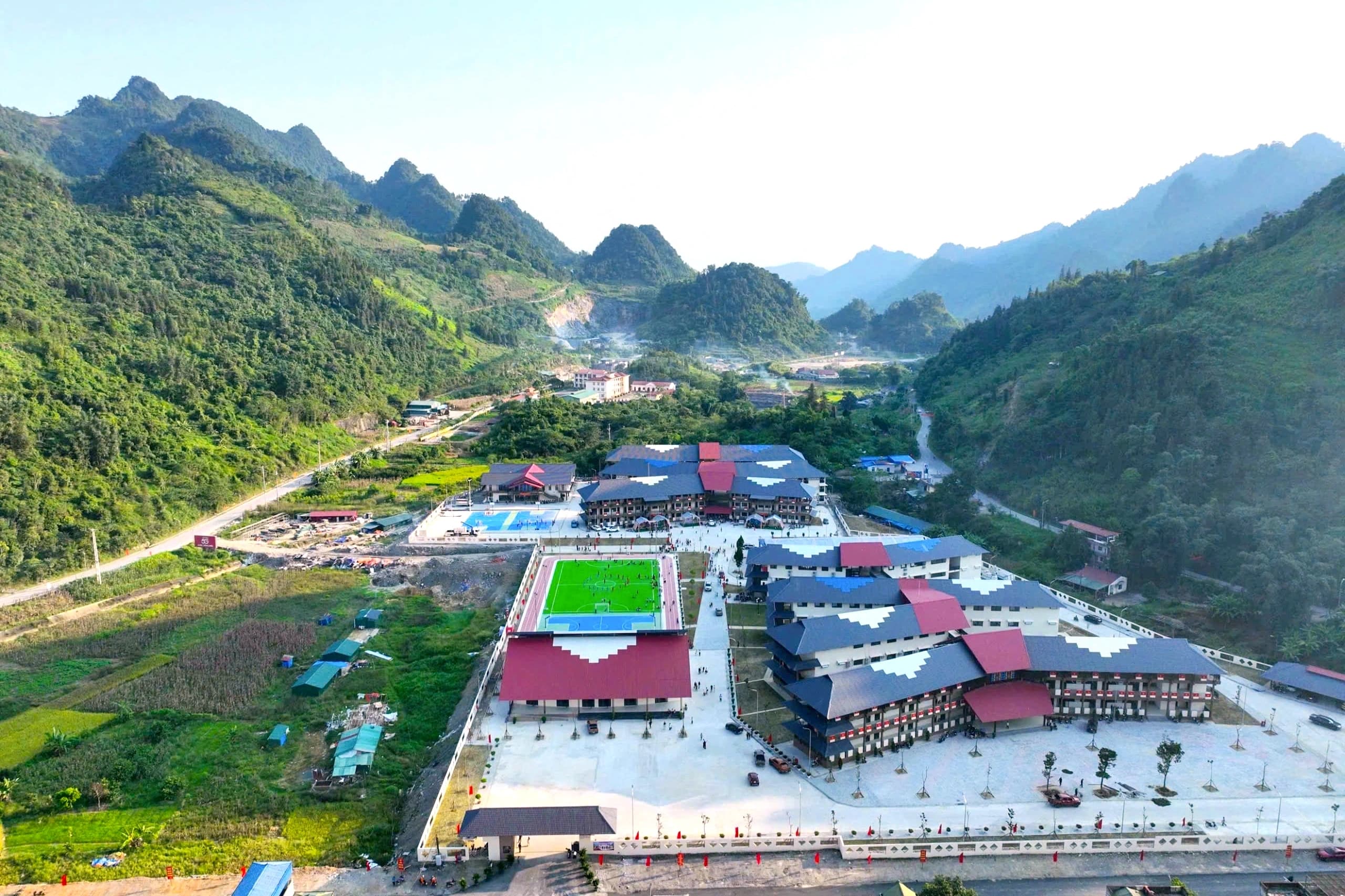 Điểm cầu chính lễ khai giảng tại trường nội trú Mường Khương, Lào Cai