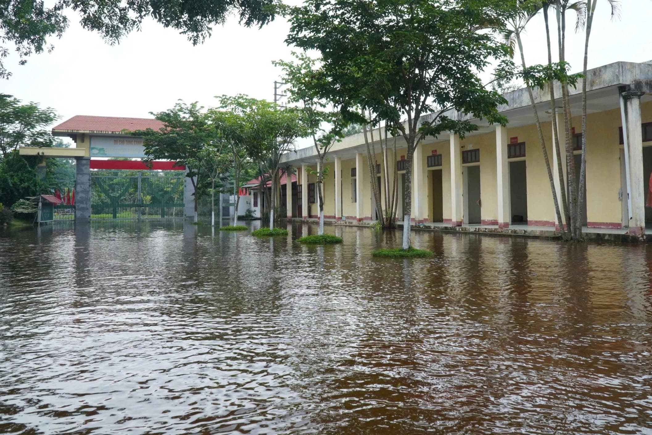 Hơn 1.900 học sinh tại Đồng Tiến, Thanh Hóa chưa được vào lớp do lũ lụt