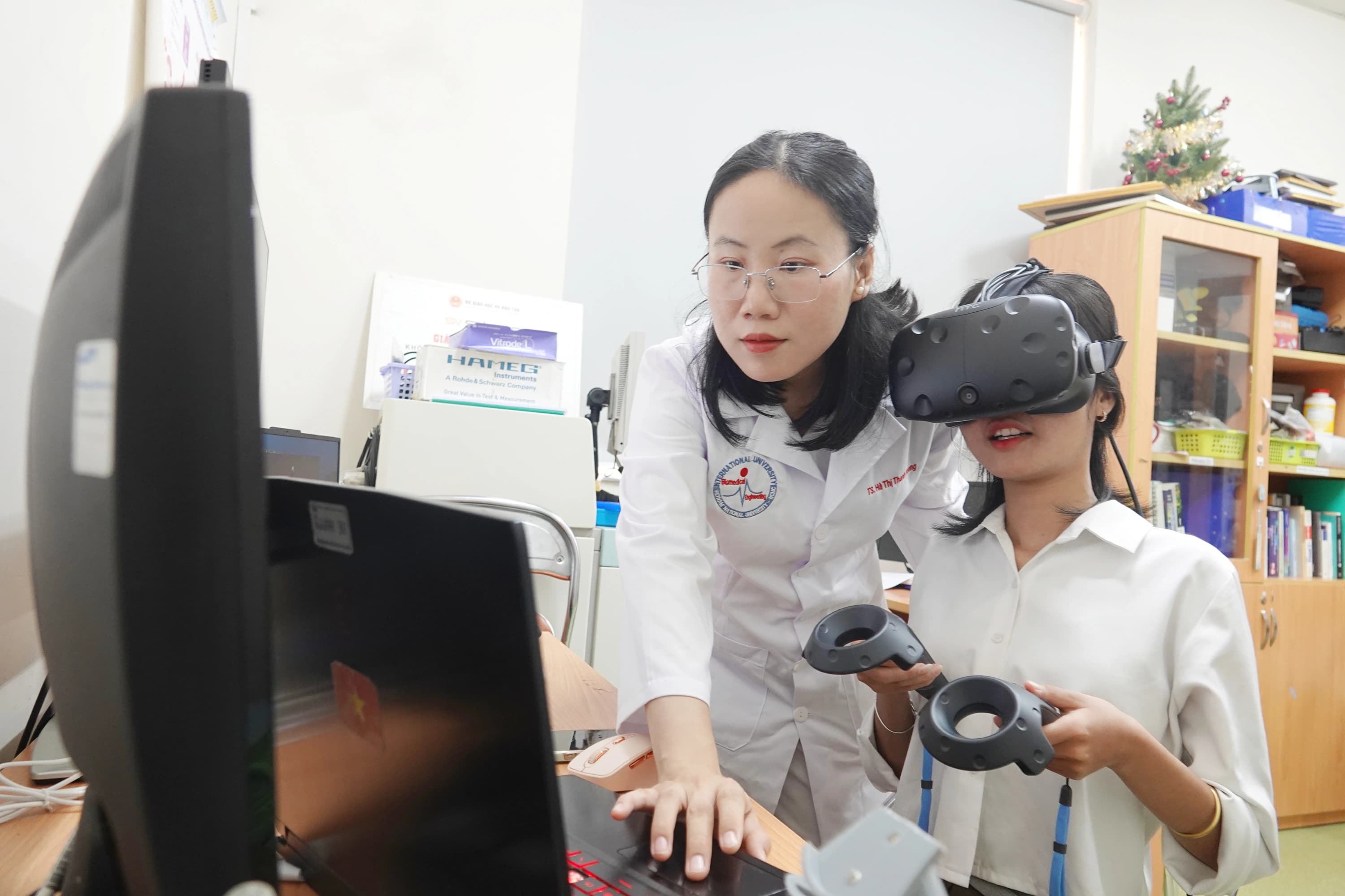 PGS.TS Hà Thị Thanh Hương: Từ thủ khoa sinh học tới giải thưởng ASEAN