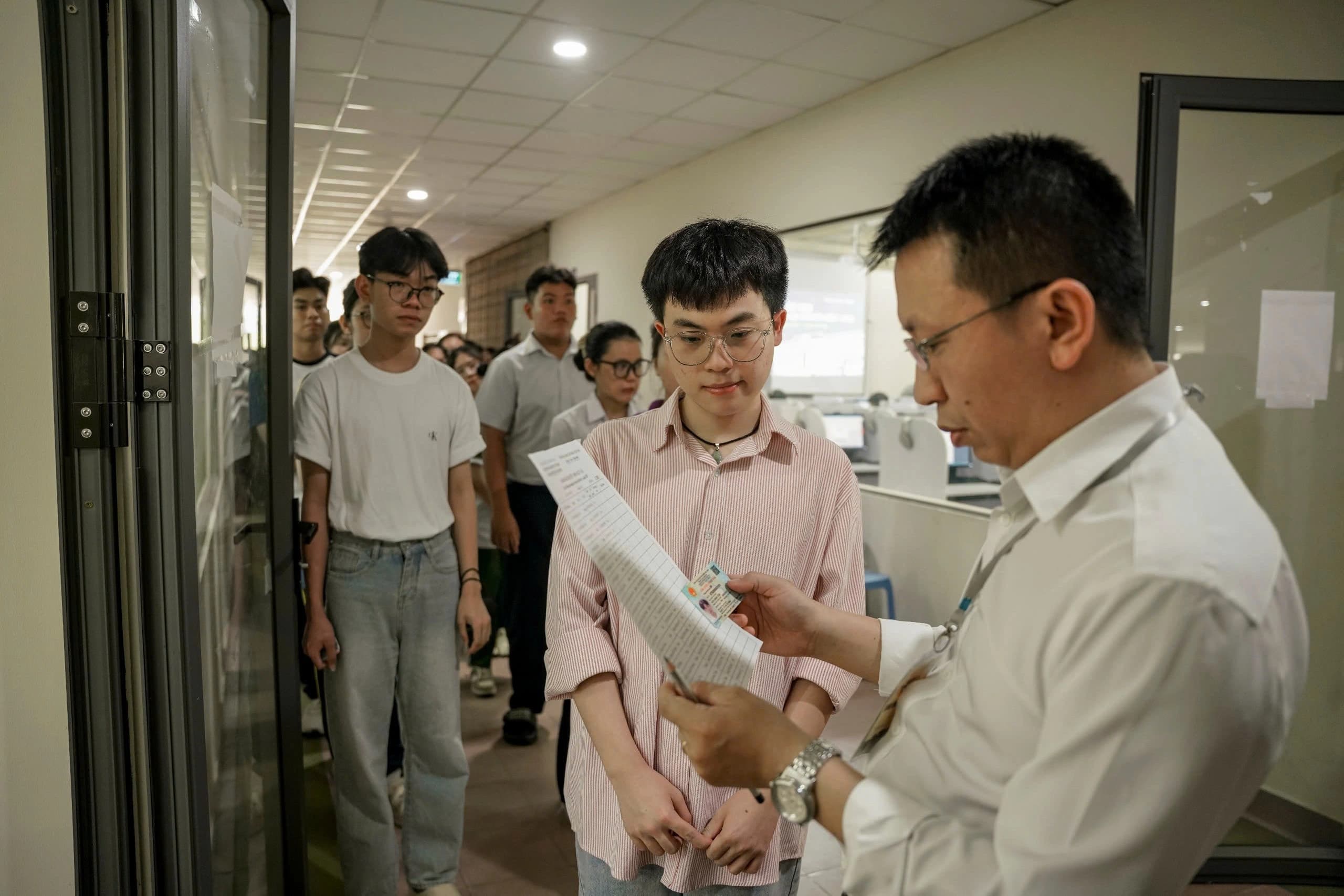 Giải pháp gỡ nghịch lý thiếu giáo viên: Đào tạo và gắn bó lâu dài