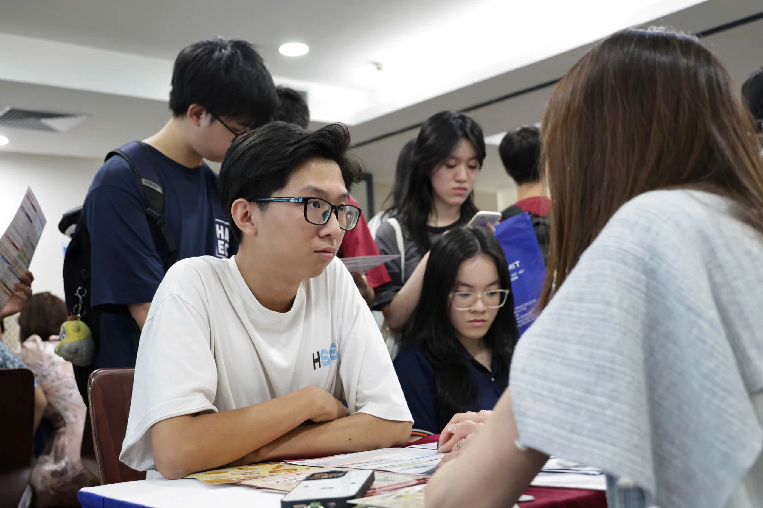 Hồ sơ du học: IELTS cần thiết, nhưng điểm trung bình học thuật mới là yếu tố quyết định