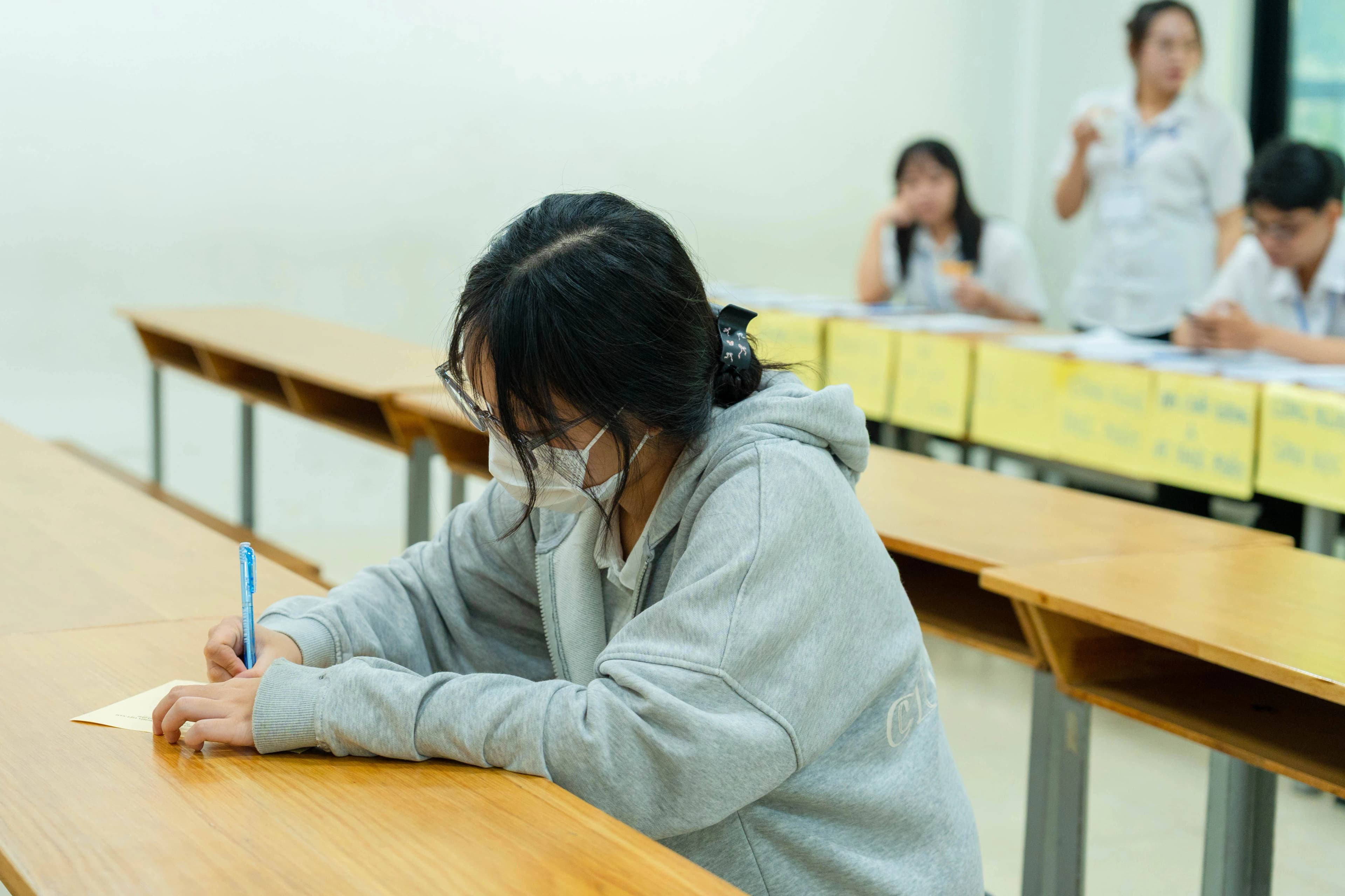 Mẹ chi 100 triệu cho 2 con vào đại học TPHCM