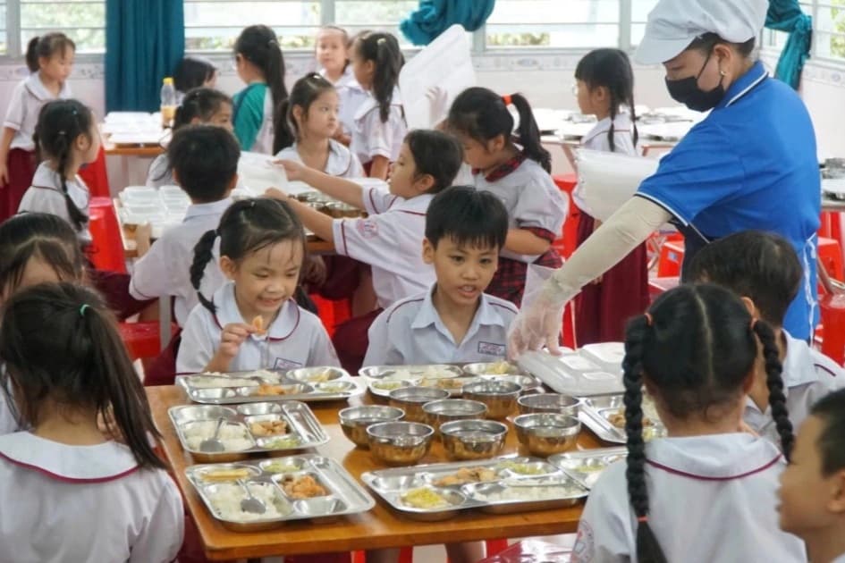 Hà Nội siết quản lý bữa ăn bán trú