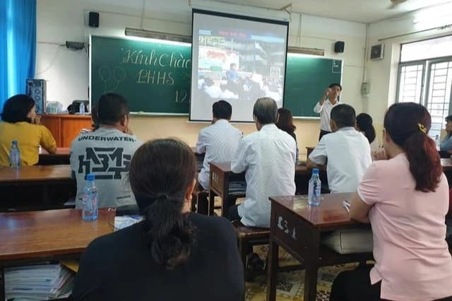 Thông tư mới cấm ban phụ huynh thu tiền hỗ trợ và đặt khoản đóng góp bắt buộc