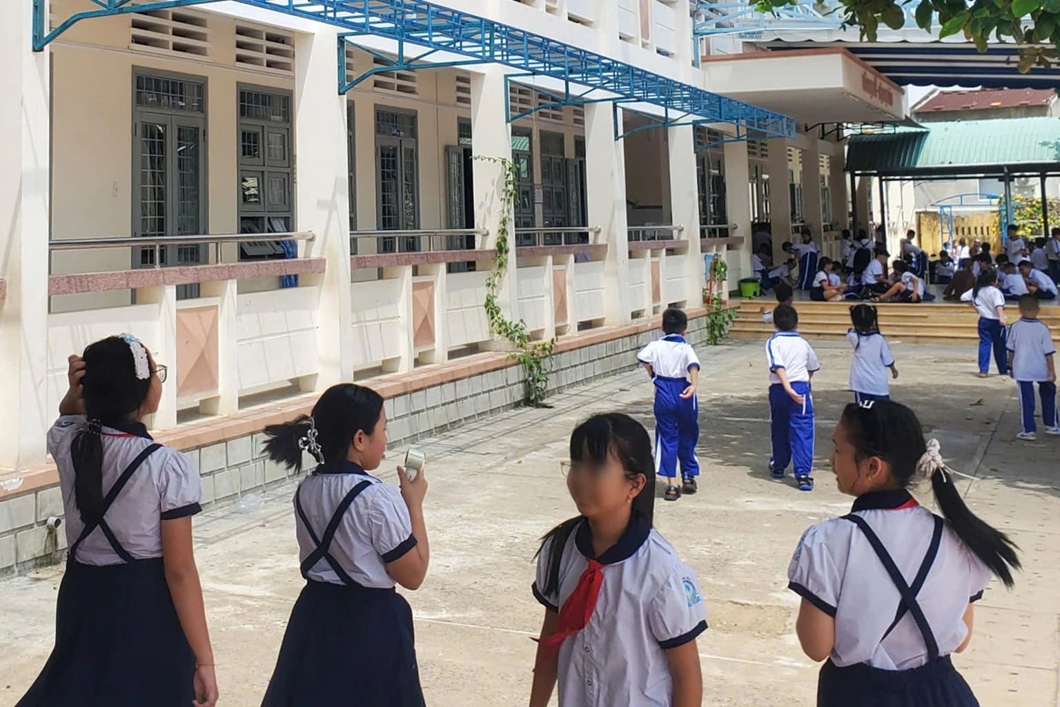 Hiệu trưởng phủ nhận tin rắc rối: Giáo viên không giao 10 trang bài tập
