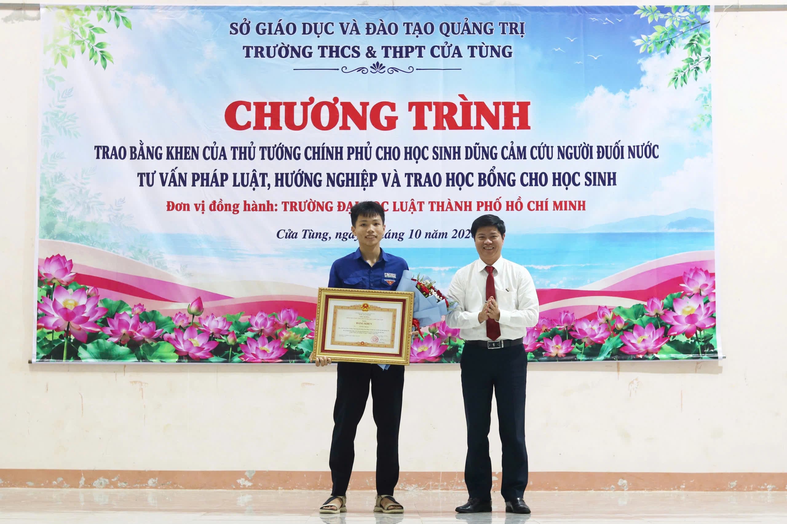Nam sinh lớp 12 Quảng Trị được Thủ tướng tặng bằng khen vì hành động cứu người trên biển
