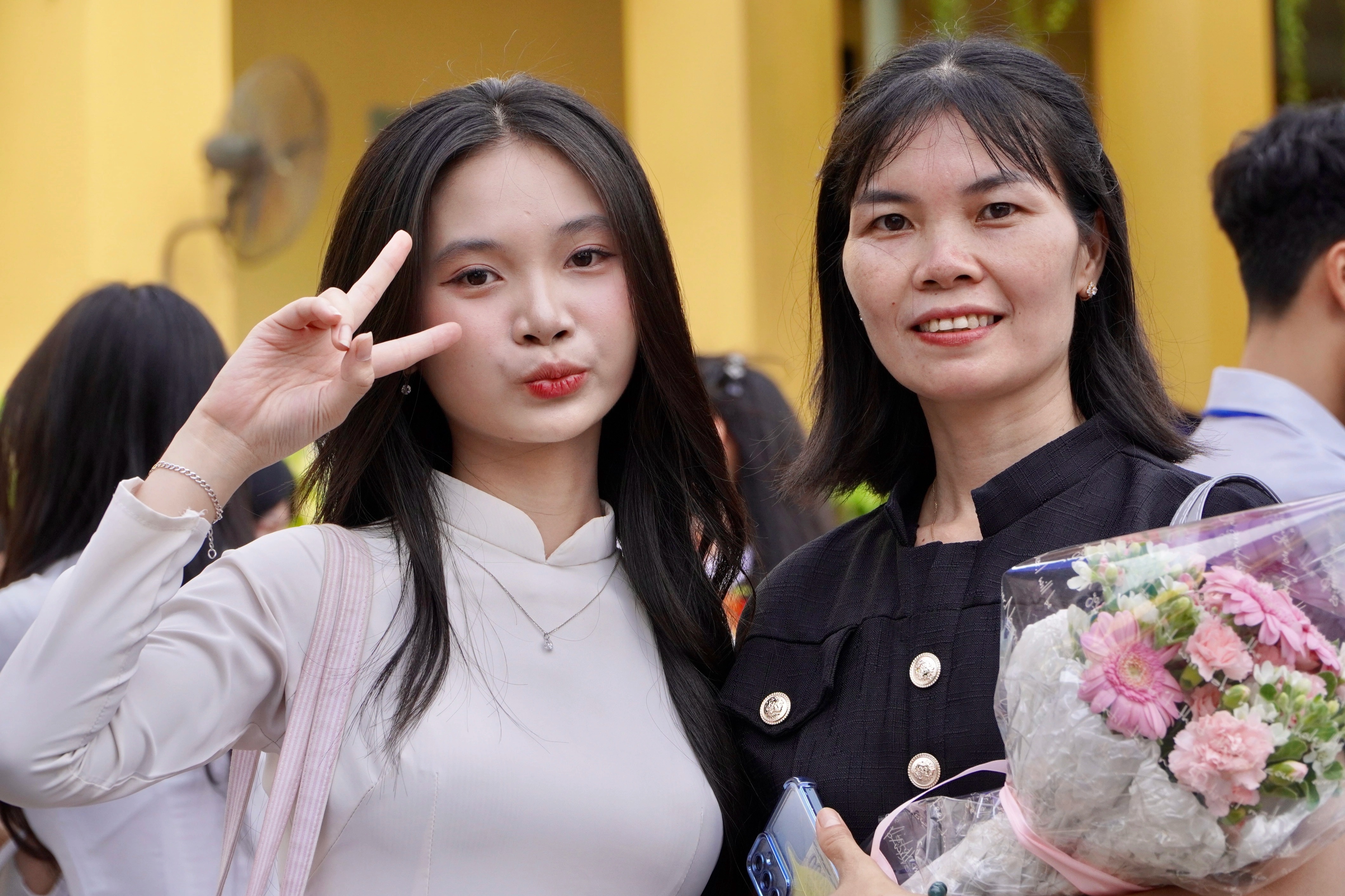 Lời chúc 20/10: Học sinh tri ân mẹ, bà và cô giáo