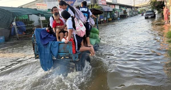 Mưa lớn gây ngập đường Đào Sư Tích, học sinh TP.HCM gặp khó khăn đến trường