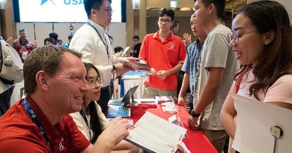 Chính sách du học thay đổi: Học sinh cần chuẩn bị gì?
